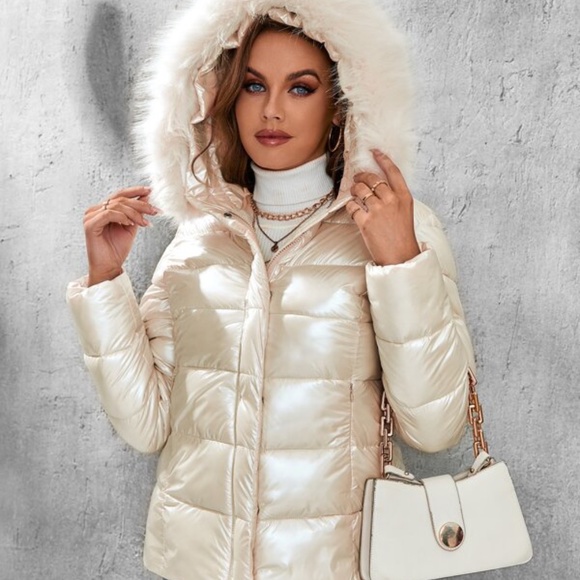 Metallic Black faux fur hood puffer quilted oversized jacket - Picture 8 of 10